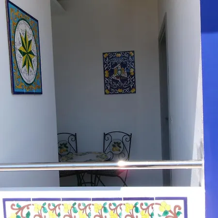 בית הארחה Marina Club *